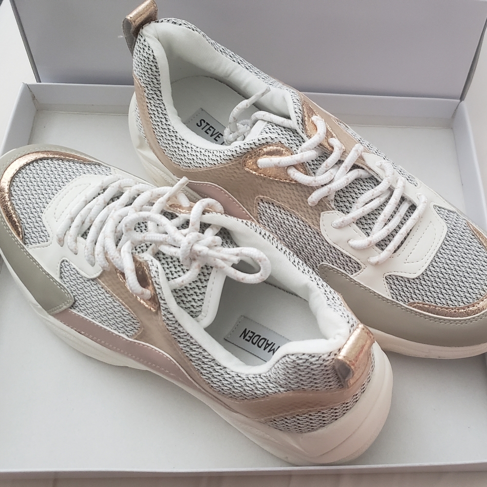 🎉HOST PICK🎉 Steve Madden Shirli Sneakers - Picture 2 of 5